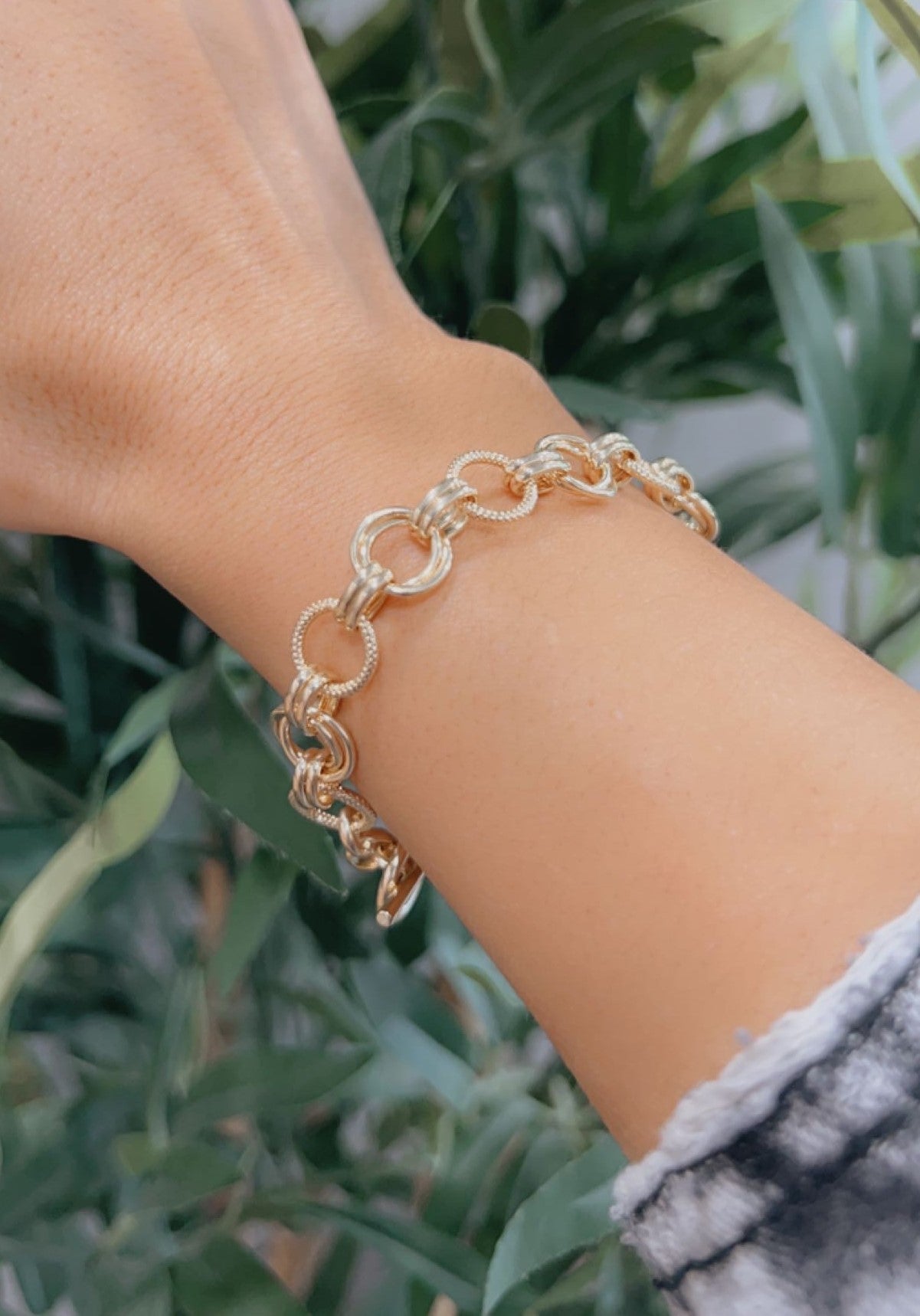18K Gold Plated Bronze Circle Link Bracelet – Savvy Cie Jewels